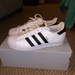 Adidas original women’s superstars